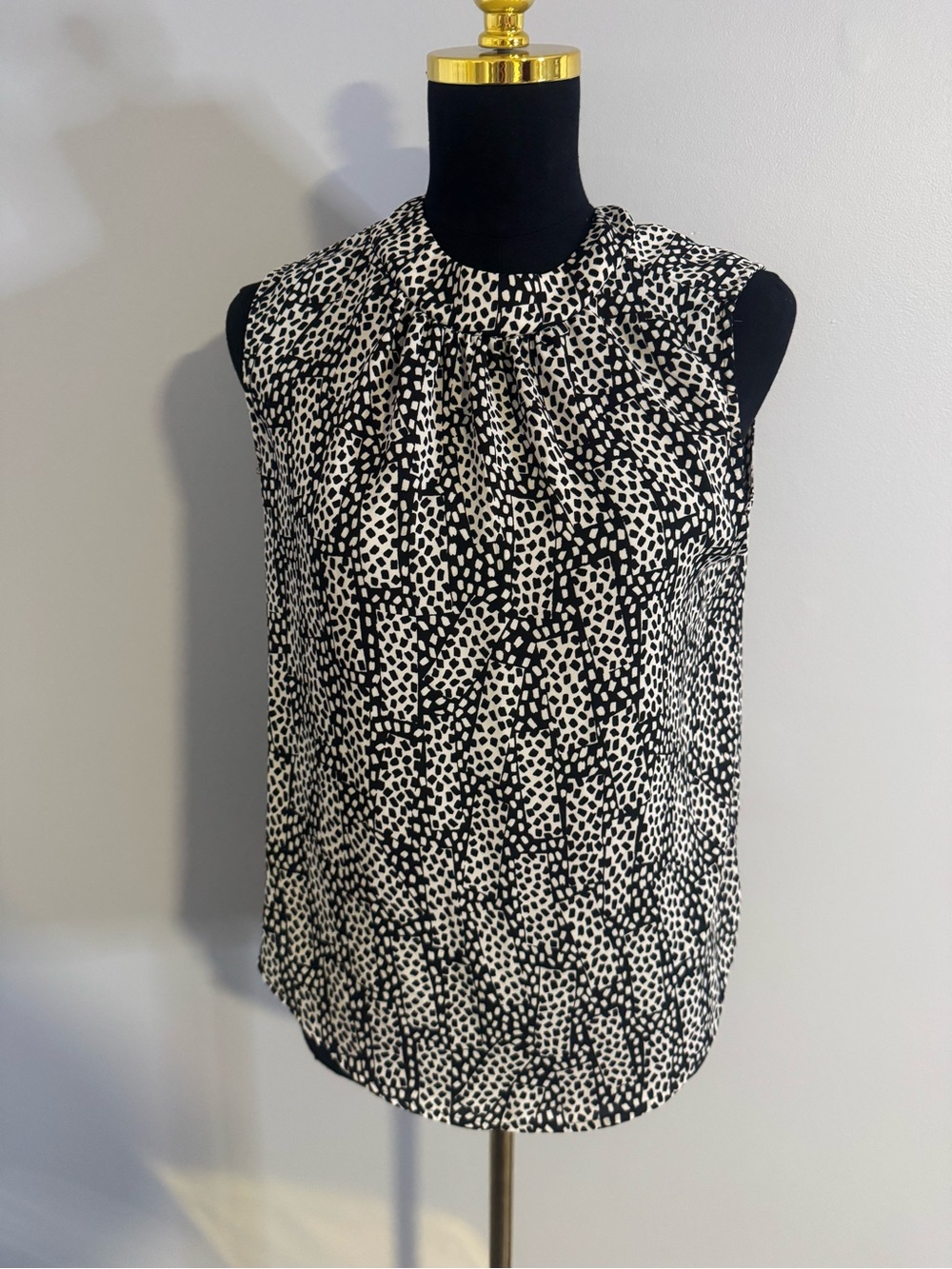 Who What Wear Sleeveless High Neck Geometric Leopard Pattern Blouse Size Medium